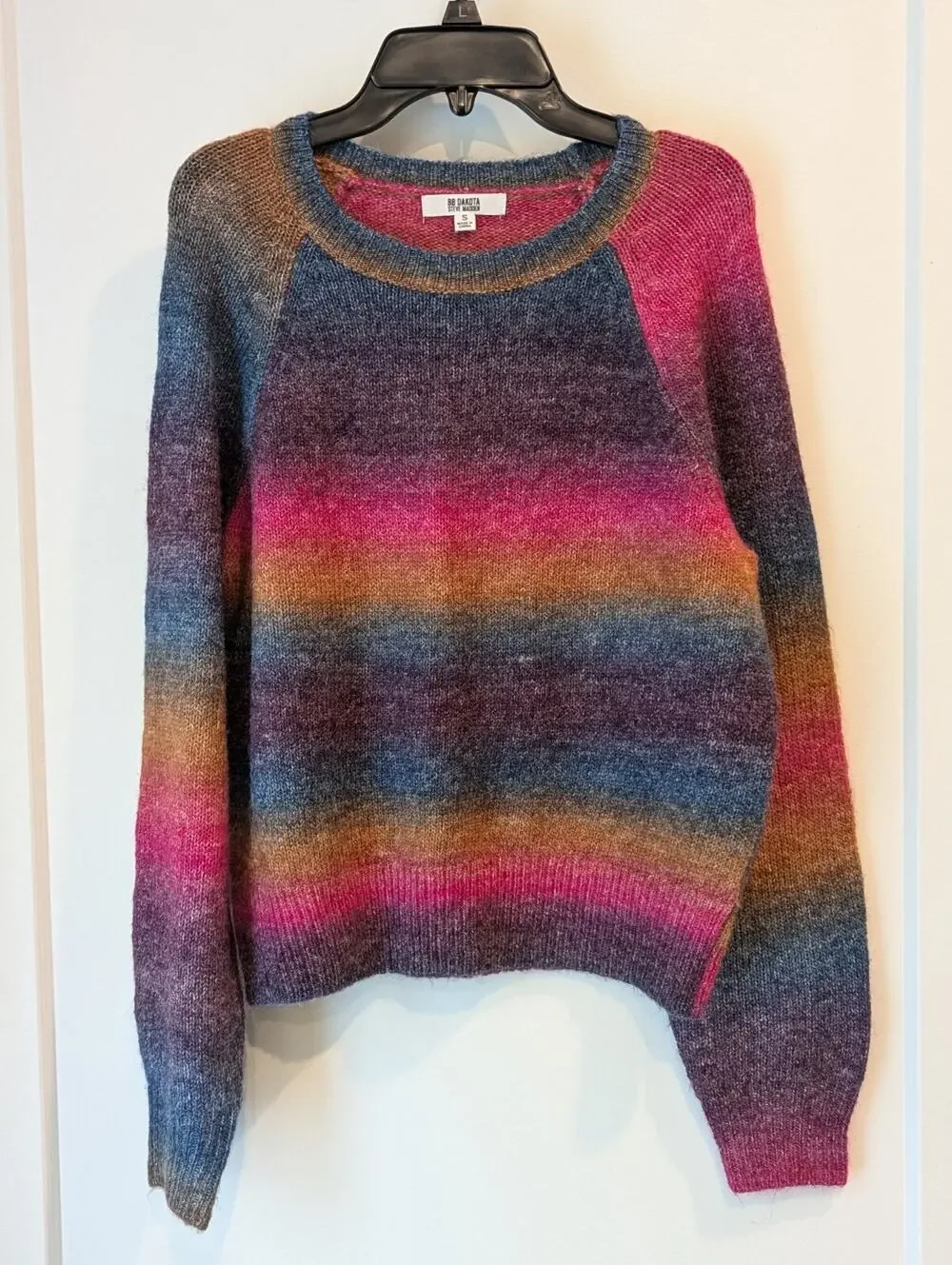 BB Dakota Steve Madden Small Acrylic Rainbow Stripe Sweater Pink Blue Ombré